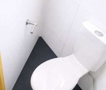 Furnished Single Bedroom - Photo 6