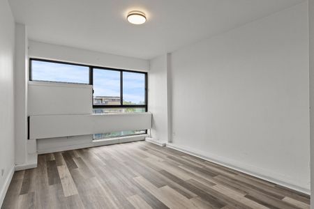 2900 Chemin de la Côte-de-Liesse, Montréal, QC - Photo 5