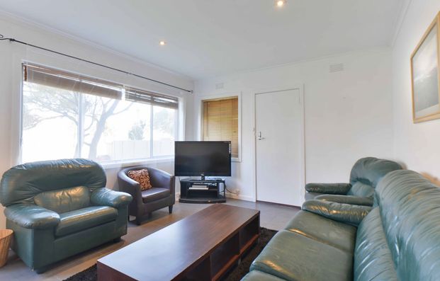 ABSOLUTELY STUNNING LOCATION APARTMENT - Photo 1