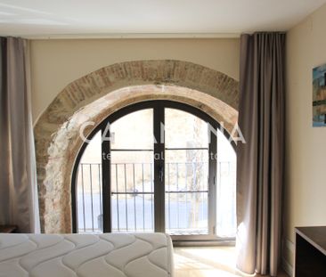 Spacious 2-Bedroom Apartment with Elevator Near La Rambla - Photo 1