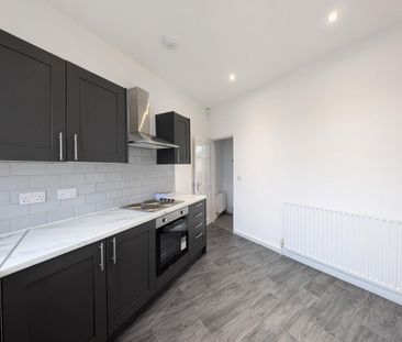 3 bedroom end of terrace house to rent - Photo 5