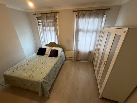 Room in a Shared House, Alston Road, N18 - Photo 3