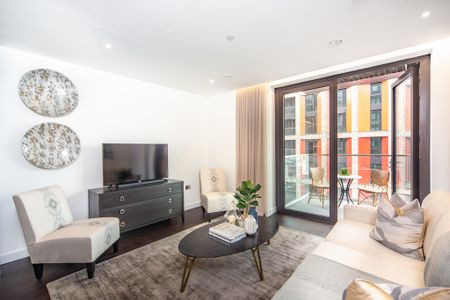 3 Bedroom Apartment, Charles Clowes Walk, London - Photo 3