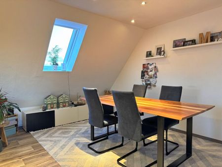 Charmante Dachgeschosswohnung mit Einbauküche, Balkon und Terrasse in ruhiger Lage von Großefehn - Photo 4