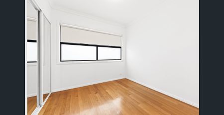 Stylishly Renovated Townhouse in a Perfect Location! - Photo 2