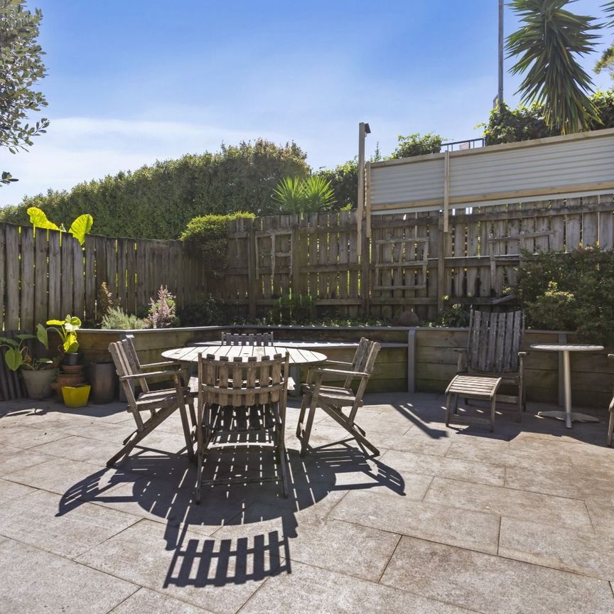 Furnished Townhouse - Secure Gated Community - Photo 1