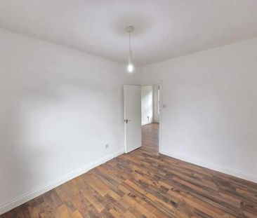 1 Bed Flat, High Street, CR7 - Photo 2