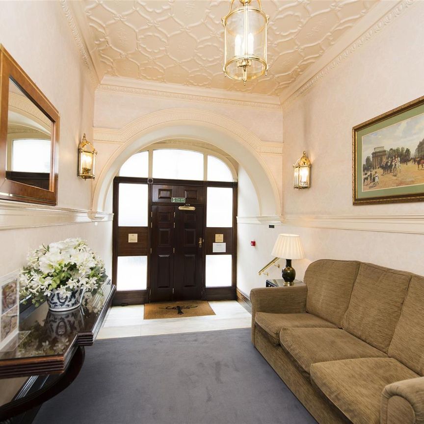 EARLS COURT ROAD, SW5, London - Photo 1