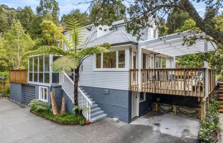 4 Bedroom house in Titirangi - Photo 5