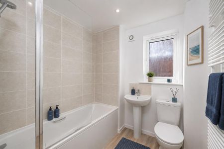 3 bedroom semi-detached house to rent - Photo 5
