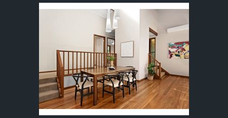 EXPANSIVE AIR-CONDITIONED FAMILY HOME IN BUSHLAND SETTING - Photo 3