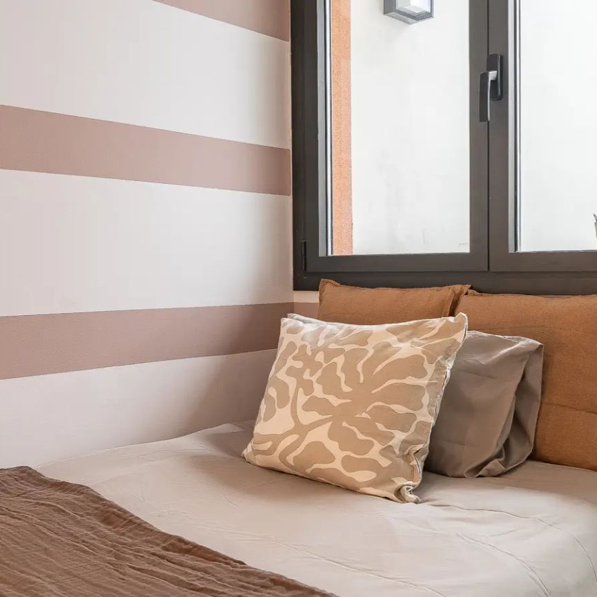 Room in a shared 4-bedroom apartment for rent in Sants-Badal, bills included - Foto 1