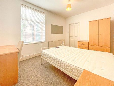 4 bedroom terraced house to rent - Photo 4