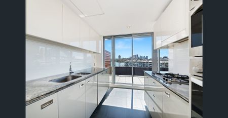 Breathtaking Penthouse with Bridge Views - Photo 3