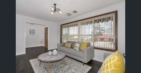 GREAT LOCATION - FAMILY HOME PLUS GARAGE - Photo 3