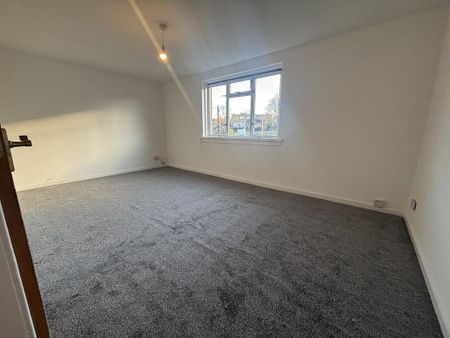 3 bedroom flat to rent - Photo 4