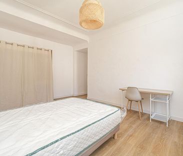 Location Appartement 5 pièces Meublé 99m² MARSEILLE 6ème - Photo 6
