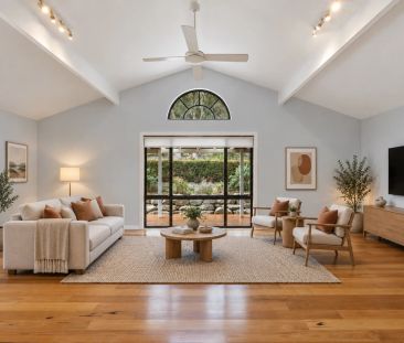 Expansive family Living - Photo 1