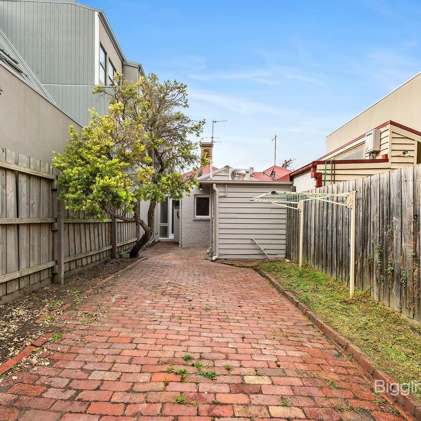 2 BEDROOM GEM IN GREAT LOCATION - Photo 1