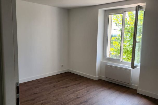 SAINT CHAMAS - Maison mitoyenne de 110m² rénovée à neuf - Photo 1