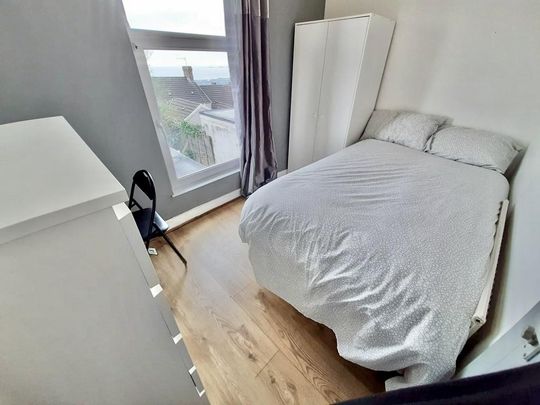 5 bedroom house to rent - Photo 1