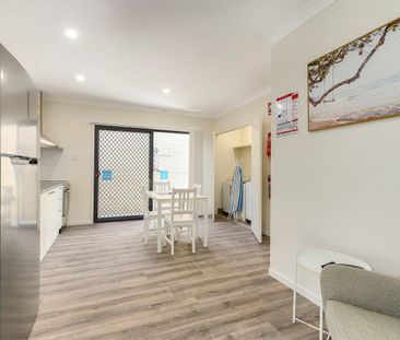 MODERN, FULLY FURNISHED STUDIO APARTMENT - BIlLS INCLUDED! - Photo 5