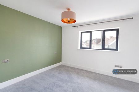 2 bedroom semi-detached house to rent - Photo 3