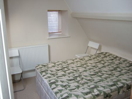 2 Bed Flat, Woodville Road, W5 - Photo 2