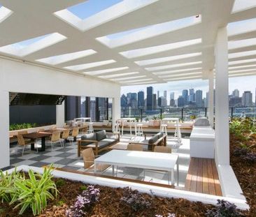 Fully Furnished 1 Bedroom 1 Bathroom / 1 Car Apt - Photo 3