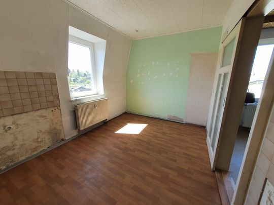 * Cossengrün-Gemütliche, ruhige 3 Zimmer Wohnung im Dachgeschoss - Bad mit Fenster* - Photo 1