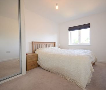 Whitethorn, Shinfield, Reading, RG2 - Photo 6