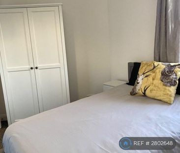 1 bedroom in a house share to rent - Photo 3