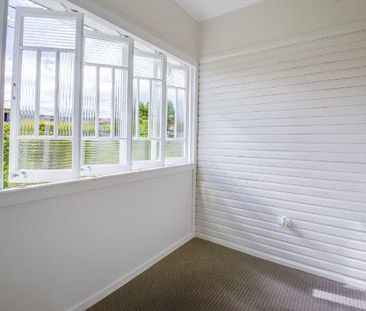 Neat and Tidy Home in Booval! - Photo 2