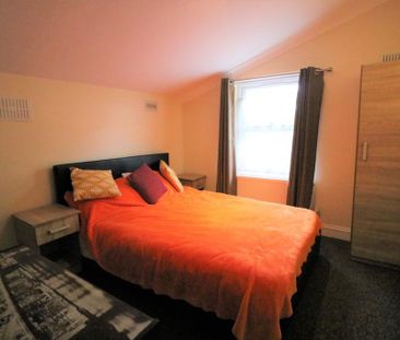3 bedroom flat to rent - Photo 2