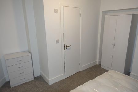4 bedroom House To Let - Photo 2