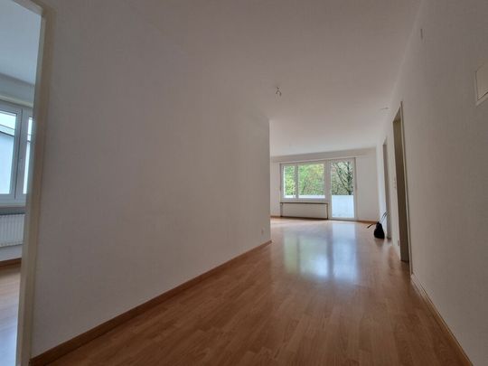 Teilsanierte 3-Zimmerwohnung in Péry zu vermieten - Photo 1