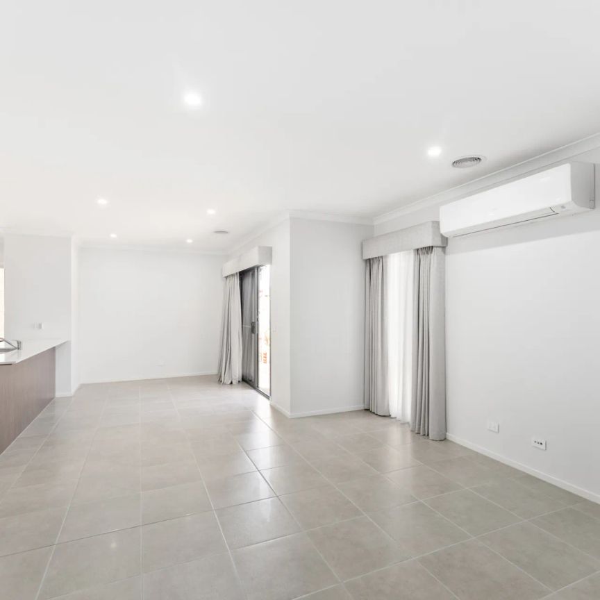 Close to walking tracks and Parks!!!! - Photo 1