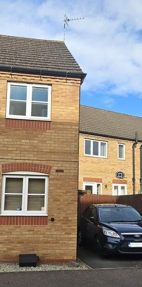 2 bedroom semi-detached house to rent - Photo 2