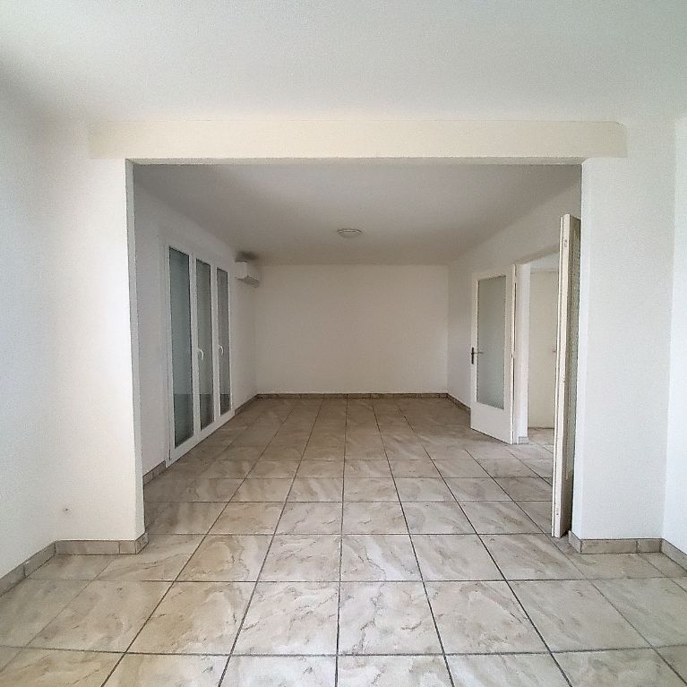 Avignon : Appartement T3 récent et climatisé avec balcon et parking, - Photo 1