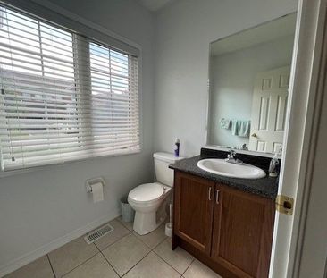 For Lease - 44 Lewis Honey Drive Unit# #Upper, Aurora, Ontario - Photo 5