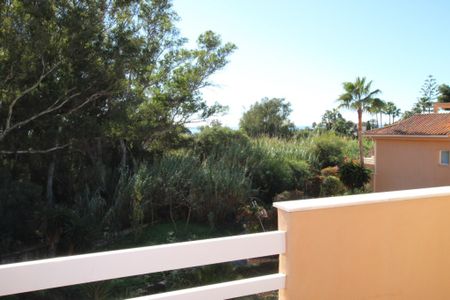 Long term rent, 1 bed penthouse in Carib Playa, Marbella, 2 baths, office, parking, communal pool - Photo 4
