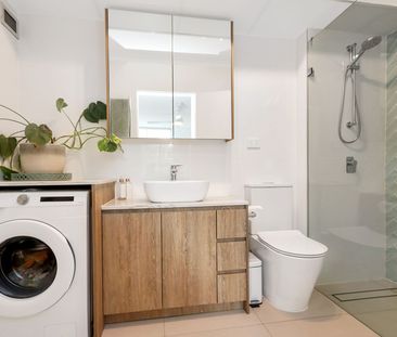 Modern One-Bedroom Apartment in Quiet Location - Photo 1