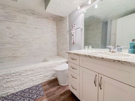 Spacious 4 Bed Home In Stonegate, Airdrie | Solar Panels | Double Garage - Photo 4