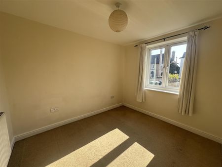 Burlands Court, Burlands Road, Chippenham, SN15 - Photo 4