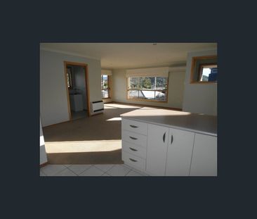 1A Clunie Close, Lindisfarne, Tas 7015 - Photo 5