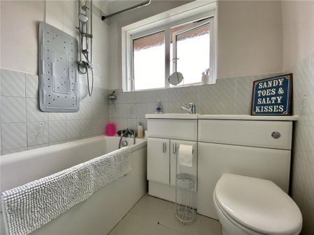 2 bedroom terraced house to rent - Photo 4