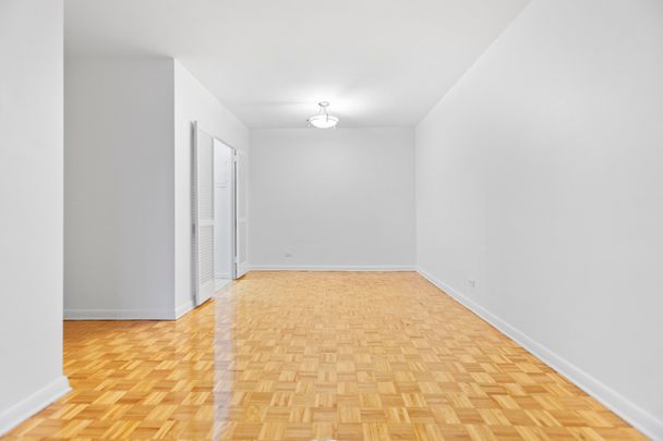 5320 Av. MacDonald, Côte-Saint-Luc, QC H3X - Photo 1