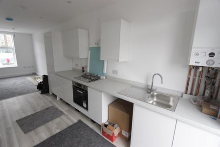 1 bedroom Flat To Let - Photo 4
