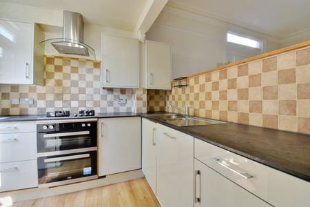 2 bedroom maisonette to rent - Photo 4