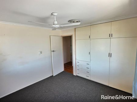 RELAXED LIVING WITH VIEWS IN NEW AUCKLAND - Photo 3